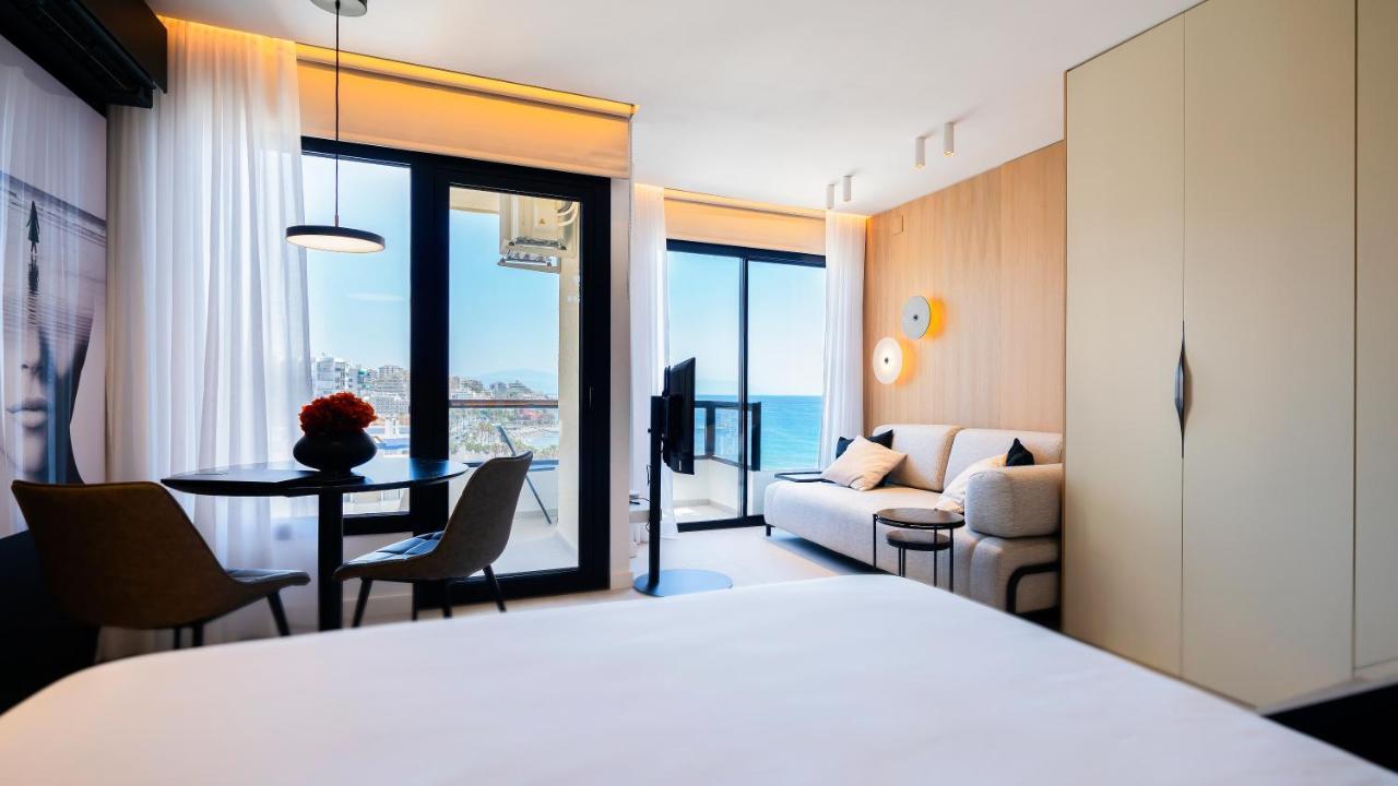 Aloha Apartamentos - Primera Linea De Playa - Vista Al Mar ベナルマデナ エクステリア 写真