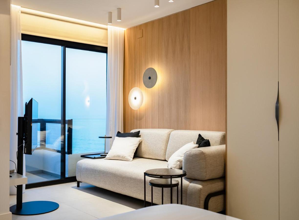 Aloha Apartamentos - Primera Linea De Playa - Vista Al Mar ベナルマデナ エクステリア 写真