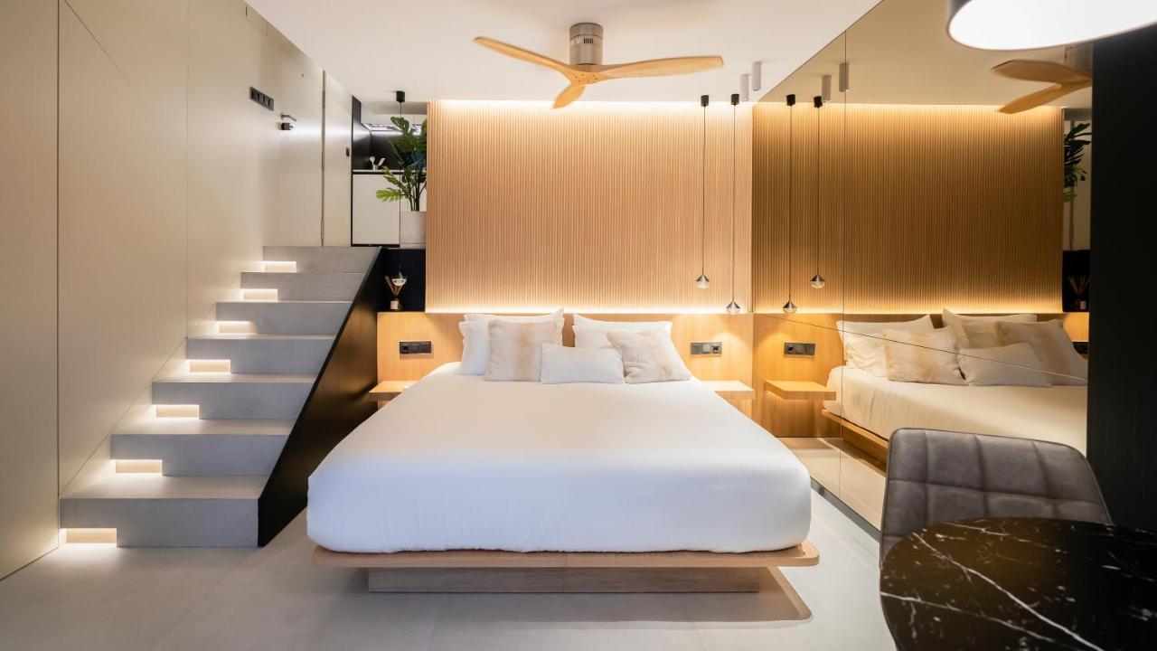 Aloha Apartamentos - Primera Linea De Playa - Vista Al Mar ベナルマデナ エクステリア 写真